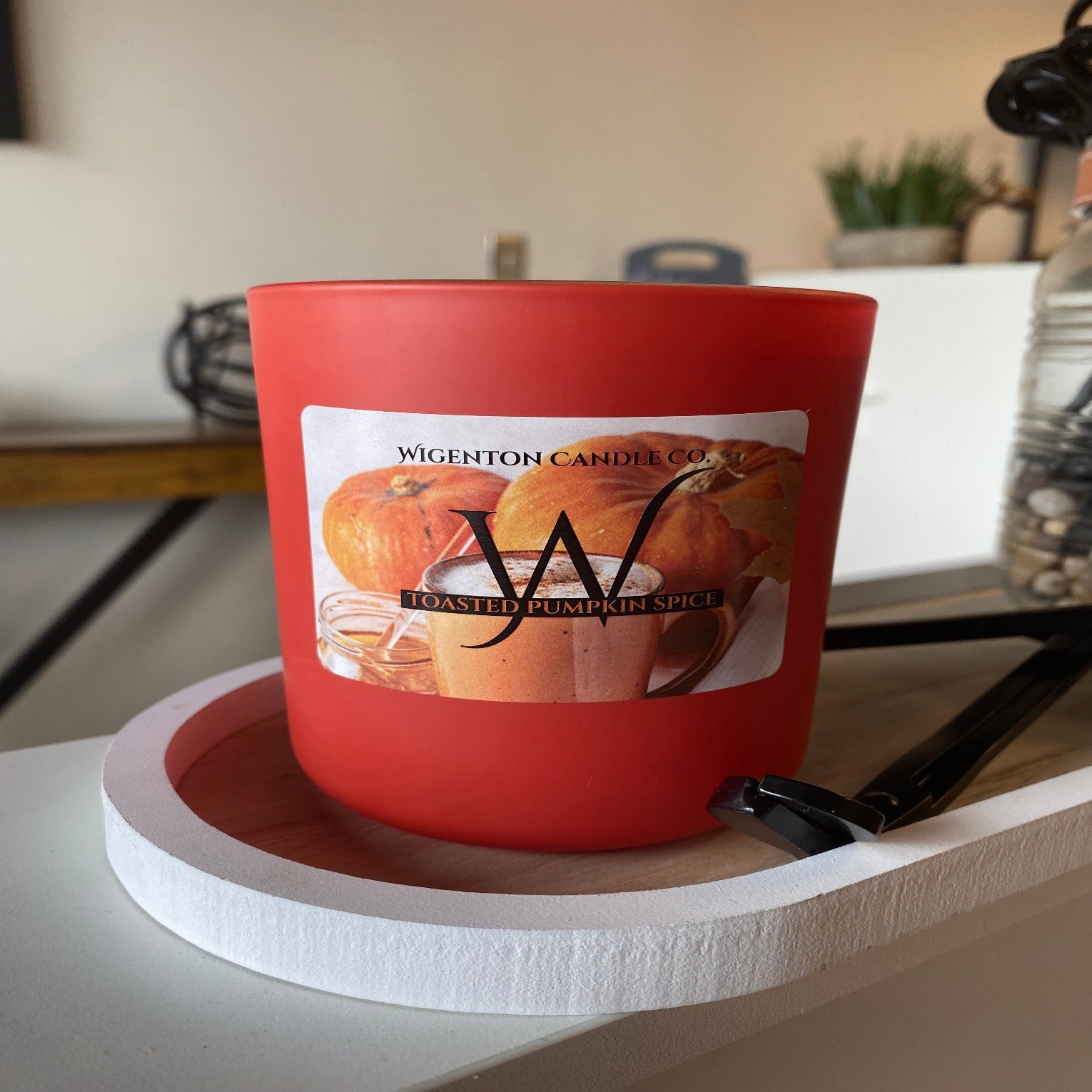 Our 13 oz Simplicity candles are in an elegant, matte vessel that we’ve poured with your favorite scents to surround you with beautiful aromas that will last. 