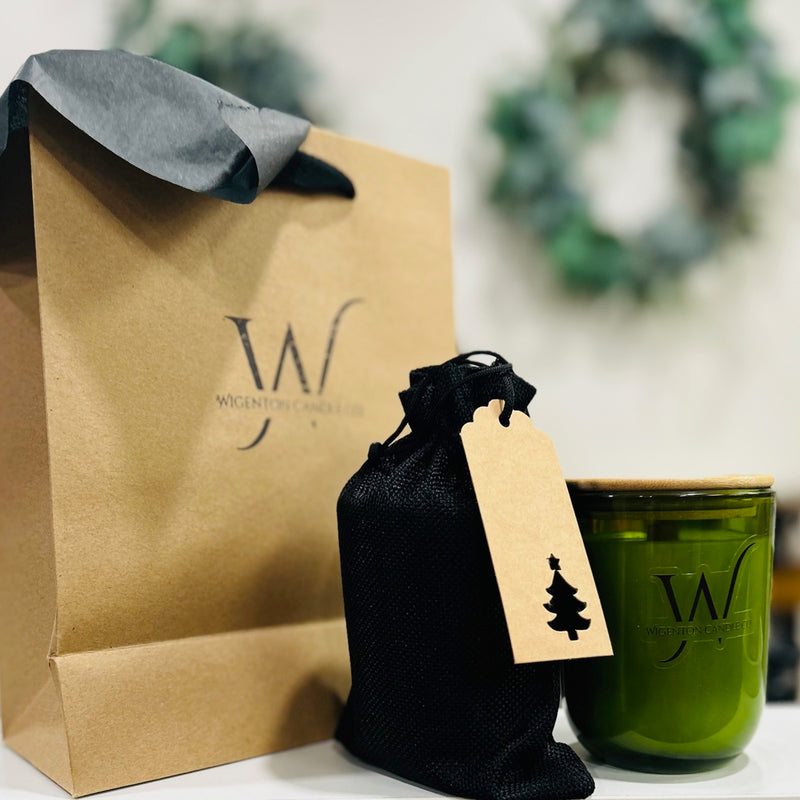 Mistletoe Kisses - this festive holiday fragrance has top notes that are invigorating and eucalyptus-like, while its middle notes evoke pine and fir.